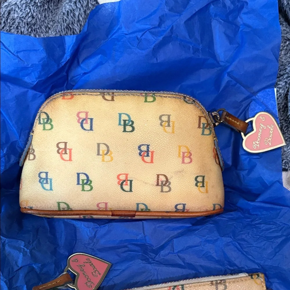 Dooney & Bourke White CC Cosmetic Bag, Lg & Sm Coin Pouch Keychain Set - Picture 2 of 8